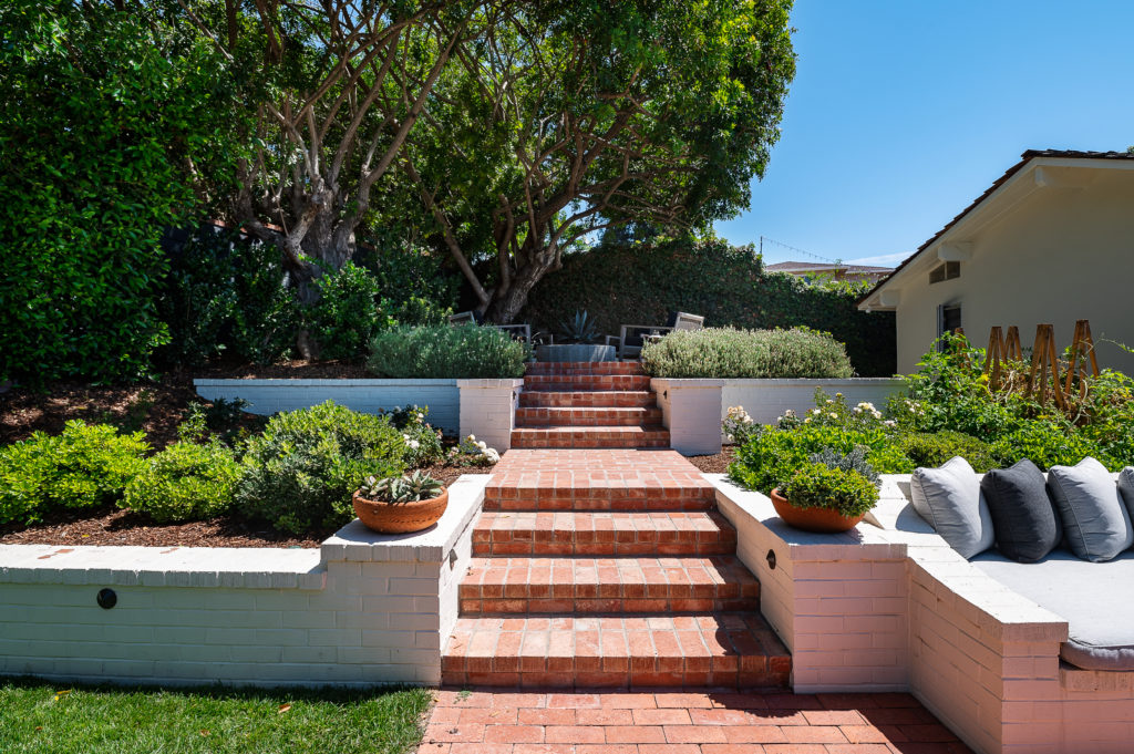 Transforming Outdoor Spaces: The Art of Landscape Remodeling